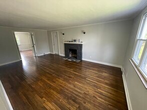 1813 Clairton Rd in West Mifflin, PA - Building Photo - Building Photo