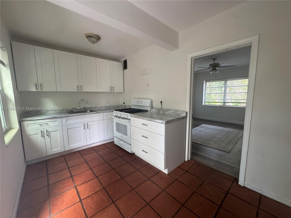 1421 SW 37th Ave in Miami, FL - Building Photo