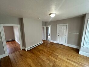 35 Newcomb Pl in Taunton, MA - Building Photo - Building Photo