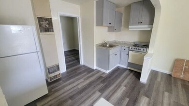 827 Sullivan Ln in Sparks, NV - Building Photo - Building Photo