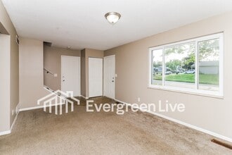 1608 Carriage Dr in Middletown, OH - Building Photo - Building Photo