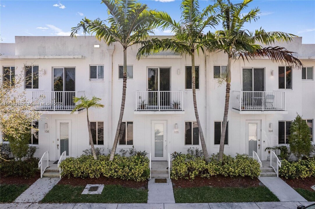 2610 NE 213th St in Miami, FL - Building Photo