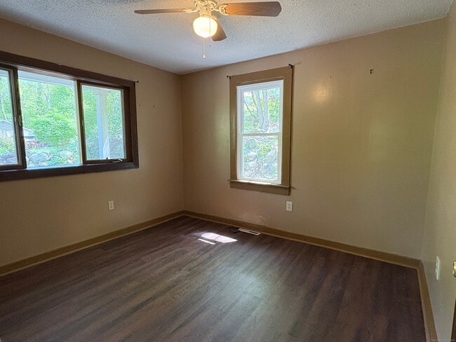 333 Wooster St in Naugatuck, CT - Building Photo - Building Photo