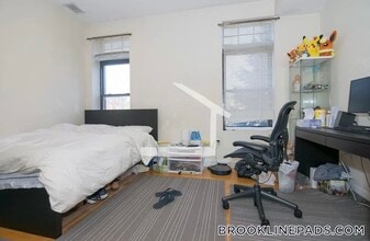 1801 Beacon St in Brookline, MA - Foto de edificio - Building Photo