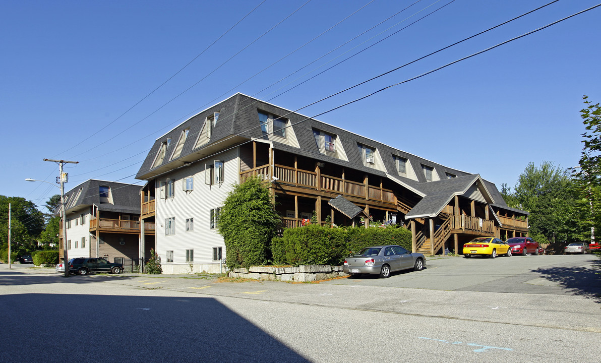 Southwood Court Townhouses in Biddeford, ME - Foto de edificio