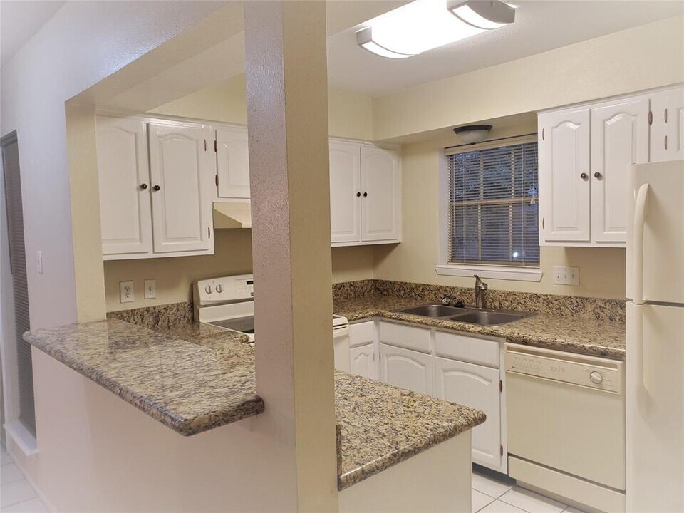 13008 Trail Hollow Dr in Houston, TX - Building Photo