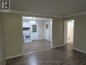 564 Lakeview Rd in Fort Erie, ON - Building Photo - Building Photo