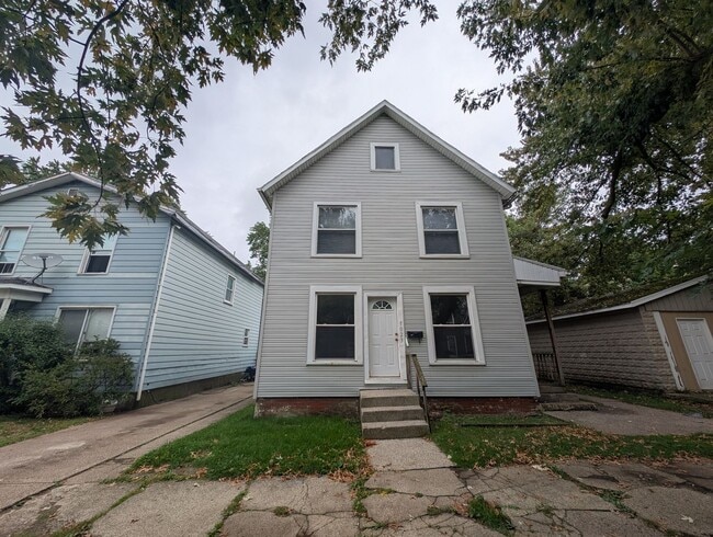 property at 1023-1025 Cascade St