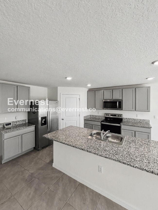 5106 Plumeria Dr in Wimauma, FL - Building Photo - Building Photo