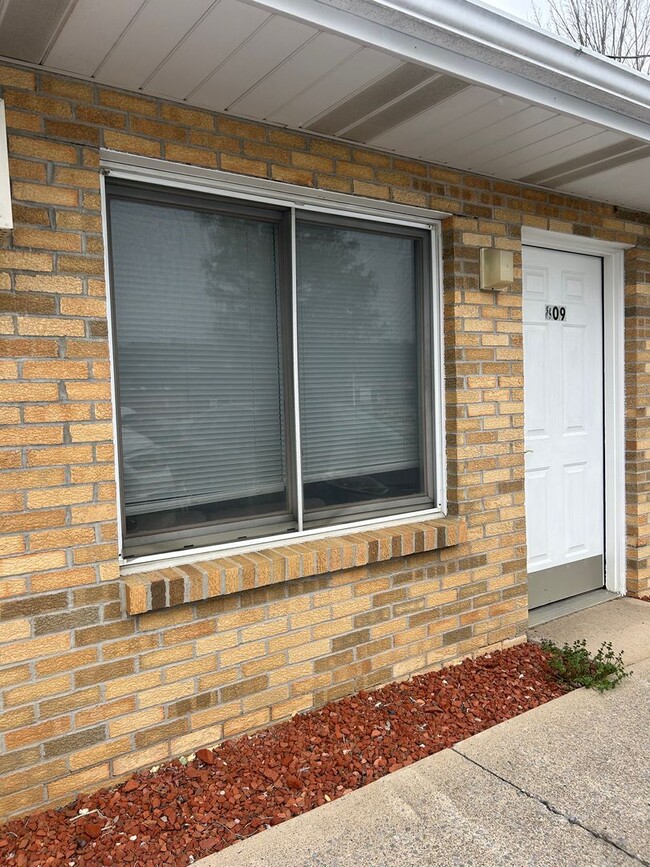 property at 809 W Cherry Ln