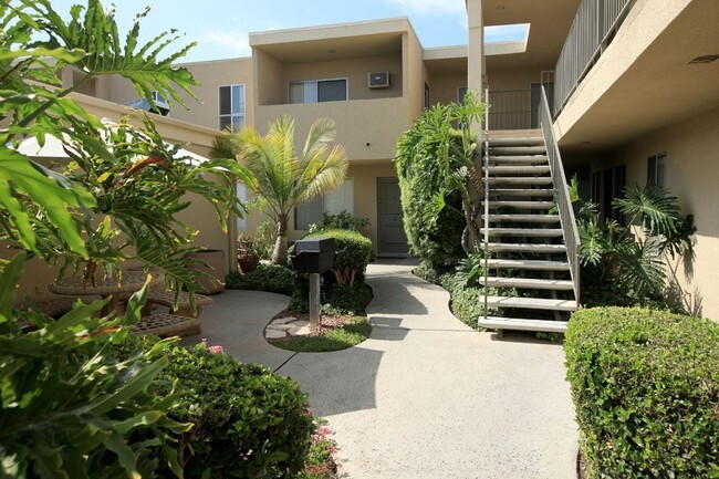 Four Winds Apartments in El Cajon, CA - Foto de edificio - Building Photo