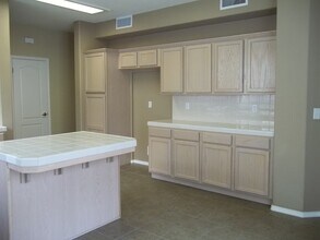 623 W Milano Ln in Clovis, CA - Foto de edificio - Building Photo