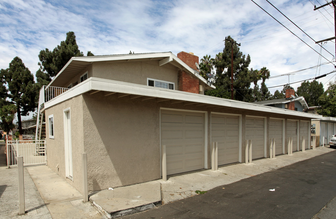 728 W Provential Dr in Anaheim, CA - Building Photo