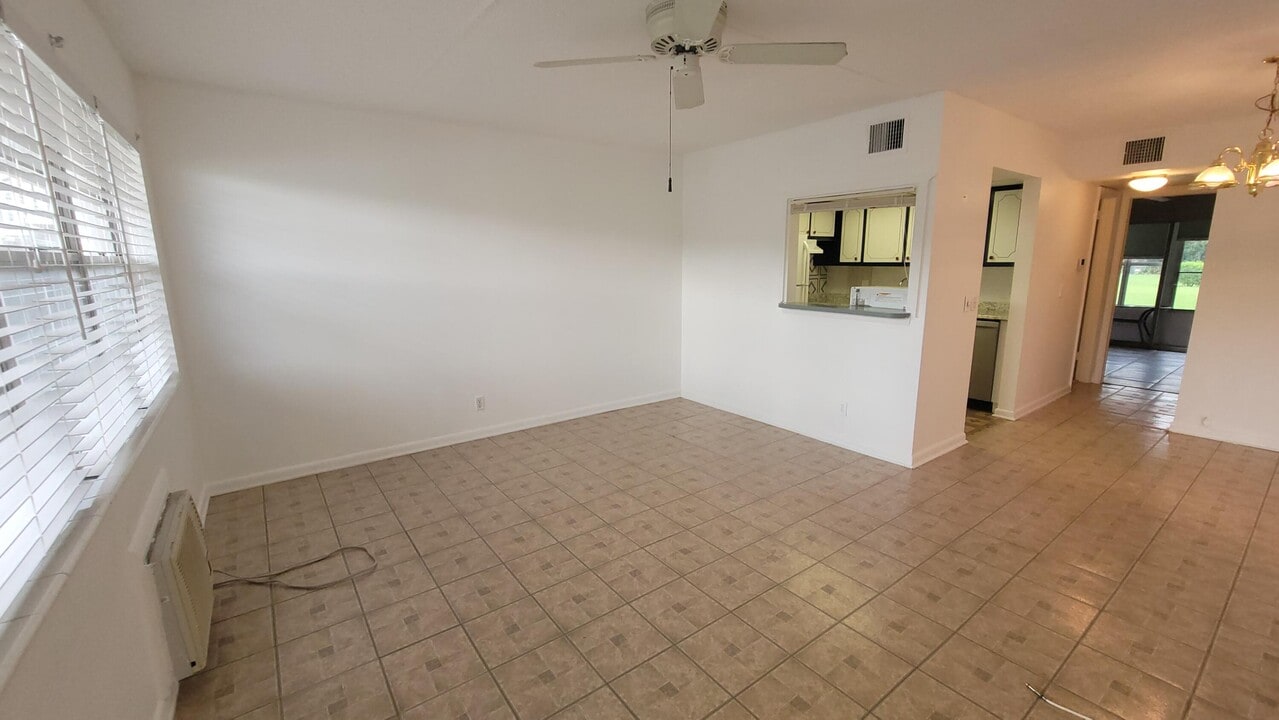 122 Hastings H in West Palm Beach, FL - Building Photo