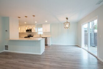 5914 Baja Dr in San Diego, CA - Building Photo - Building Photo