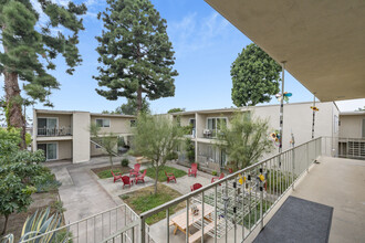 3715 W. 27th St in Los Angeles, CA - Building Photo - Building Photo