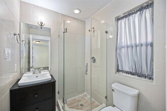 2211 Detering St in Houston, TX - Foto de edificio - Building Photo
