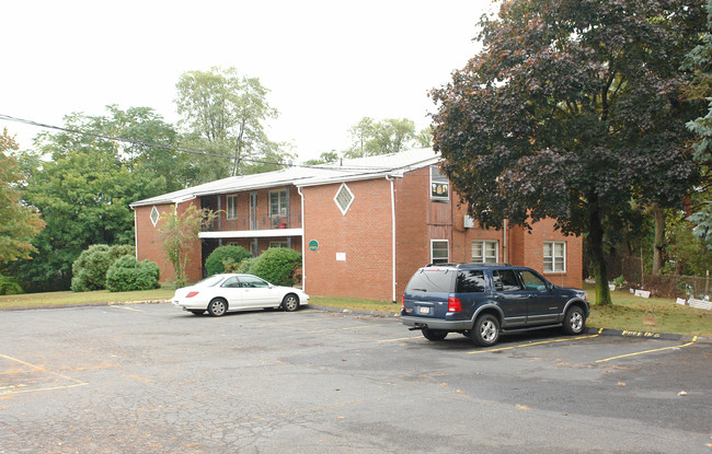 700 Middle St in Bristol, CT - Foto de edificio - Building Photo