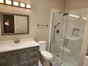 903 Main St, Unit 1 in Antioch, IL - Foto de edificio - Building Photo