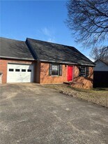 22 Penny Ln in Cartersville, GA - Building Photo