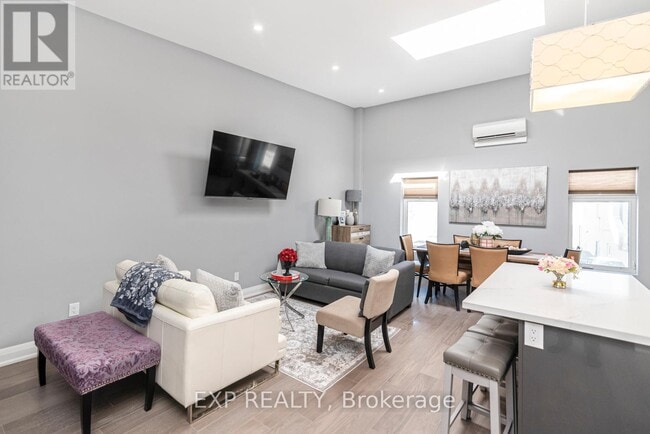 5850 Ferry St in Niagara Falls, ON - Foto de edificio - Building Photo