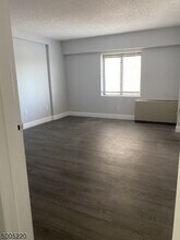 10 N Wood Ave-Unit -600 in Linden, NJ - Building Photo - Building Photo