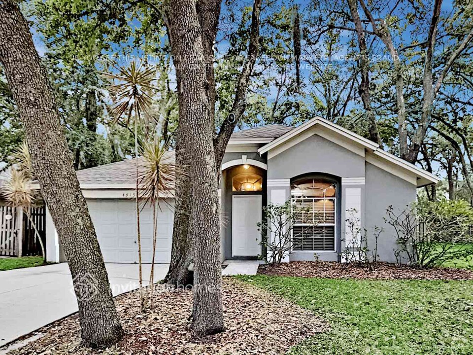 4515 Hidden Shadow Dr in Tampa, FL - Building Photo