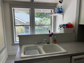 810 NE Michigan St, Unit Lower in Pullman, WA - Foto de edificio - Building Photo