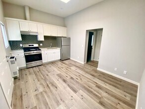 Sweet Spot Alert! Cozy 1 Bed in the Heart ... in Los Angeles, CA - Building Photo - Building Photo