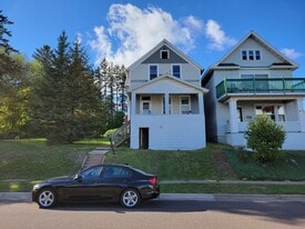 25 W 9th St, Unit 2 in Duluth, MN - Building Photo