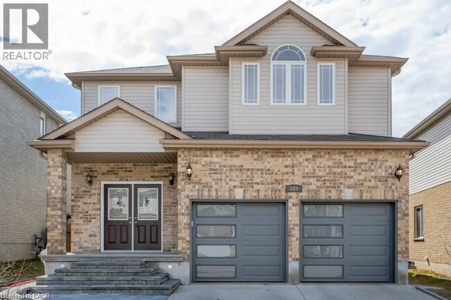 property at 609 Woolgrass Ave