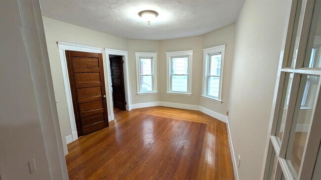 294 Boston Ave, Unit 1 in Medford, MA - Building Photo - Building Photo