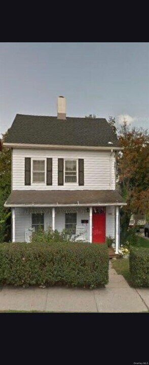 958 Phoenix Ave in Peekskill, NY - Building Photo