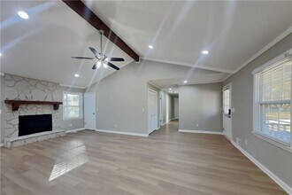 1176 Golden Cir SW in Lilburn, GA - Building Photo - Building Photo