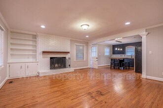 12013 Idlewild Rd in Matthews, NC - Foto de edificio - Building Photo