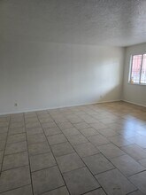 147 General Arnold St NE, Unit 4 in Albuquerque, NM - Foto de edificio - Building Photo