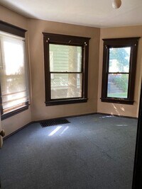 691 S Irvine Ave photo'