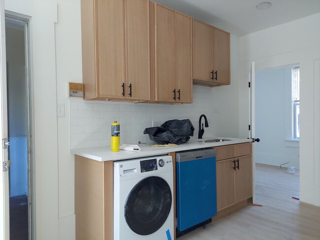 2301 N Leavitt St, Unit 2RR
