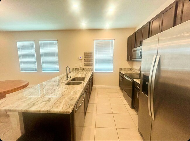 1750 19th St S in St. Petersburg, FL - Foto de edificio - Building Photo