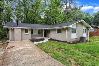 1949 Fort Valley Dr in East Point, GA - Building Photo - Building Photo