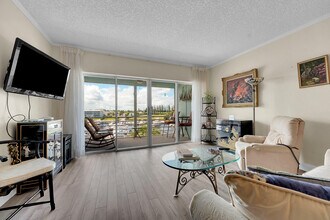 29 Yacht Club Dr in North Palm Beach, FL - Building Photo - Building Photo