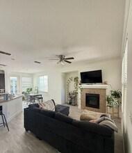 1946 Dawnelle Way in Sacramento, CA - Building Photo - Building Photo