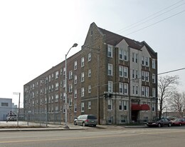 Devenir District- 439 Selden Apartments