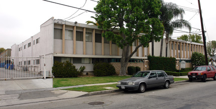 18301-18309 Malden St in Northridge, CA - Building Photo - Building Photo