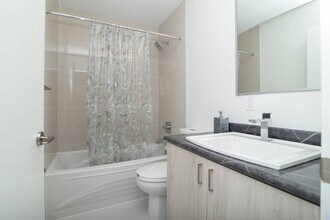 7 Walmer Road in Toronto, ON - Building Photo - Building Photo