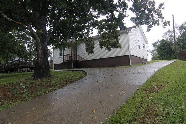 73 Dixon Dr in Clarksville, TN - Building Photo - Building Photo
