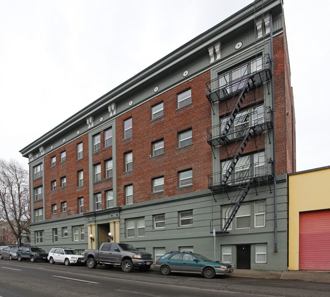 Carlton Court Condominiums in Portland, OR - Building Photo - Building Photo