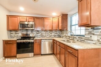 7720 Lauderdale Dr N in Jacksonville, FL - Foto de edificio - Building Photo