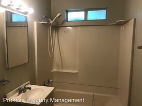 303 S Myers St in Oceanside, CA - Building Photo - Building Photo