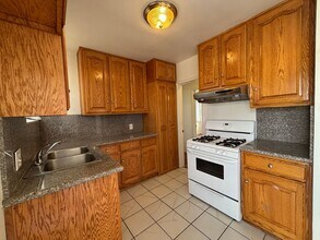 962 1/2-633 W Glenoaks Blvd in Glendale, CA - Building Photo - Building Photo